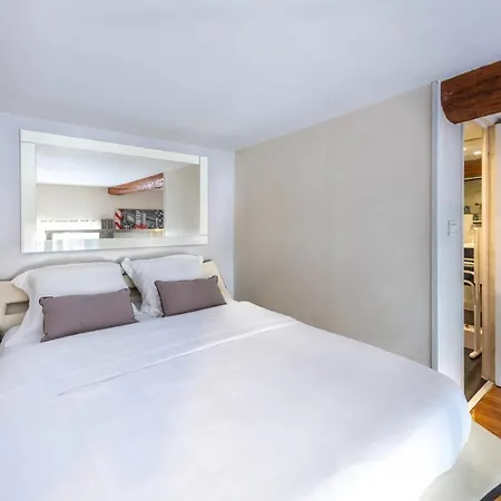 View On Principal Massena Place, 2 Min Walk Nizza