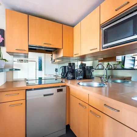 View On Principal Massena Place, 2 Min Walk Apartamento